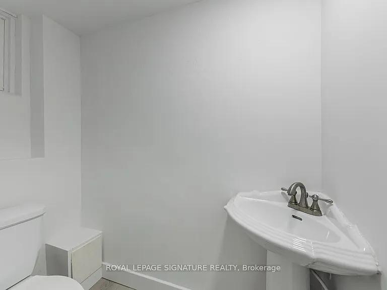 150 Davisville Ave #LOWER — Photo 10