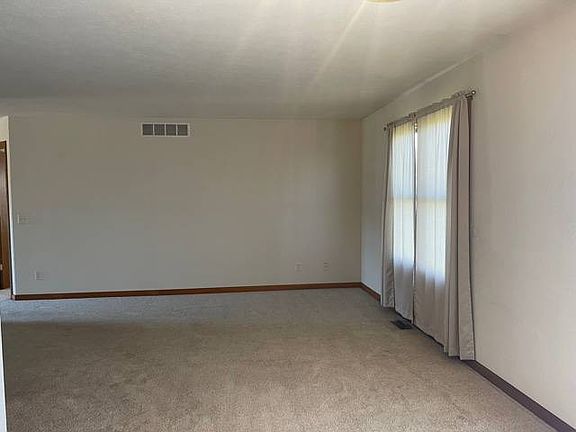 2nd image of 1425 Clover Creek Ln
