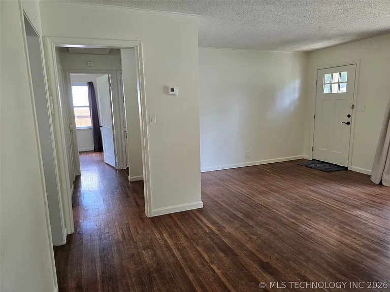237 E 45th Pl — Photo 6
