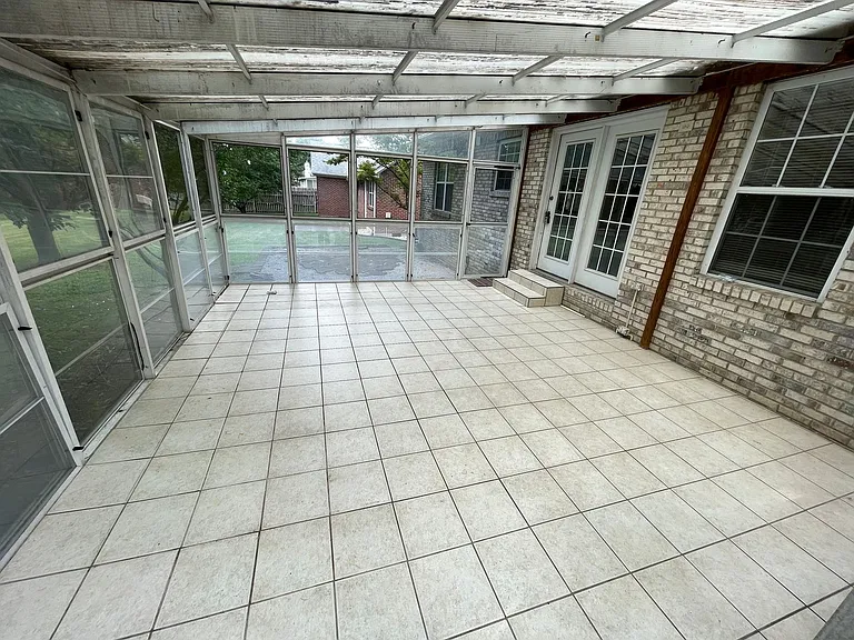 3914 Stone Hollow Dr — Photo 20