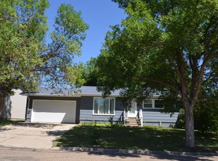 300 10th St NW #5, Beulah, ND 58523