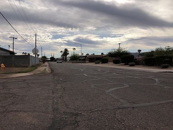 5th image of 2220 E School Dr