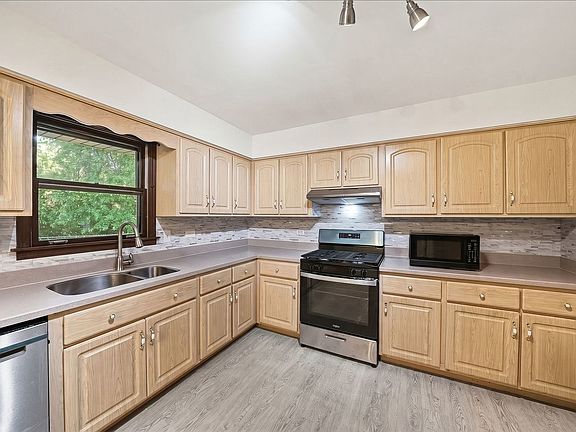 5th image of 1432 Schramm Dr