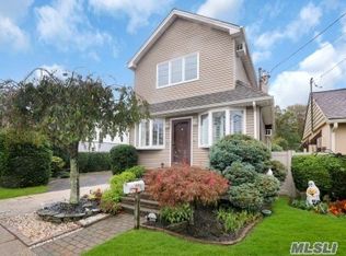 1808 Meadowbrook Rd, Merrick, NY 11566