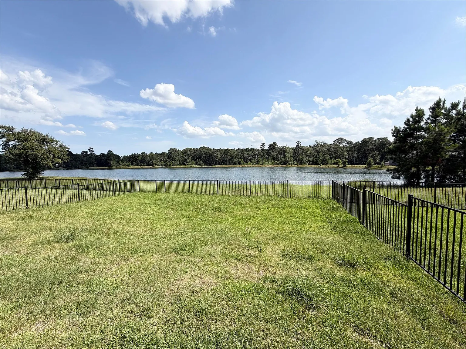4 bed, 3.0 bath, $2,200 — Photo 2