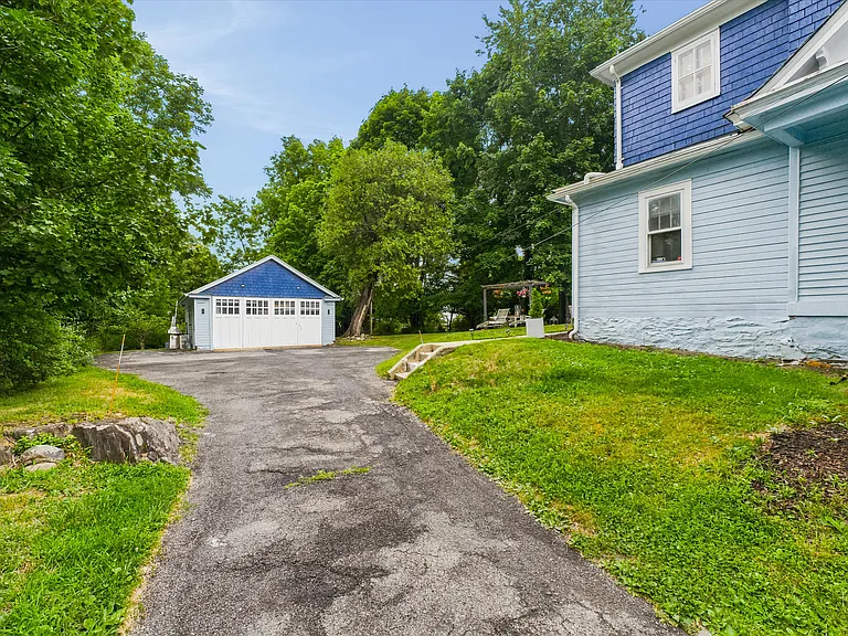 108 Hooker Ave — Photo 33