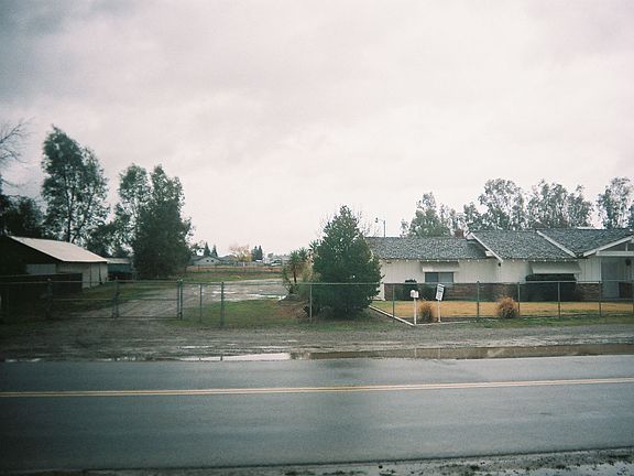 Side driveway parking access