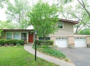 2908 Jerrie Ln, Glenview, IL 60025