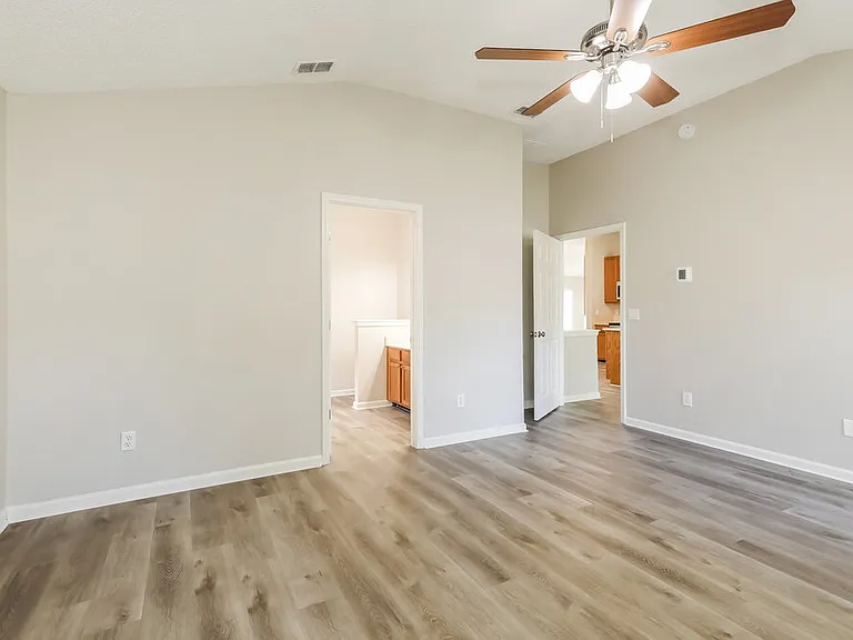 2995 Thorncrest Dr — Photo 10