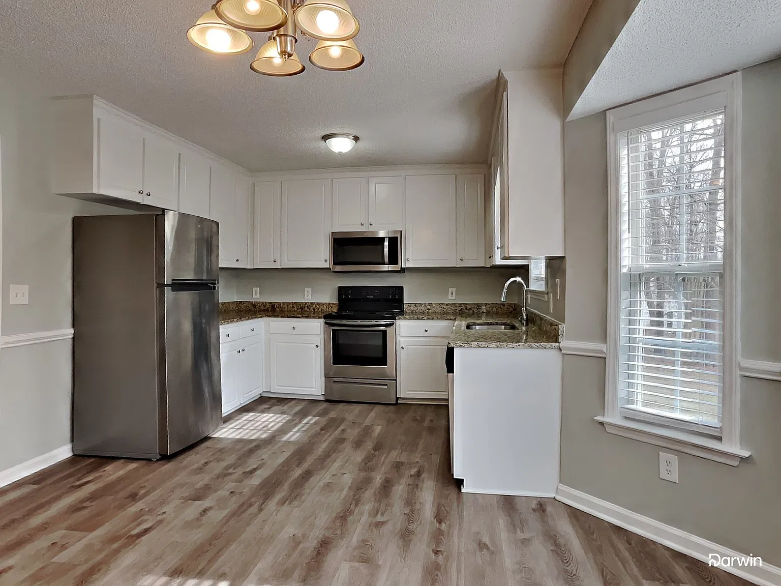 3 bed, 2.0 bath, 1354 sqft, $1,745 — Photo 2