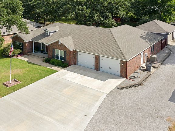 3rd image of 10060 E Pin Oak Ln