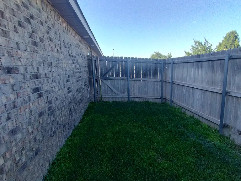 8901 Witmer Ct — Photo 29