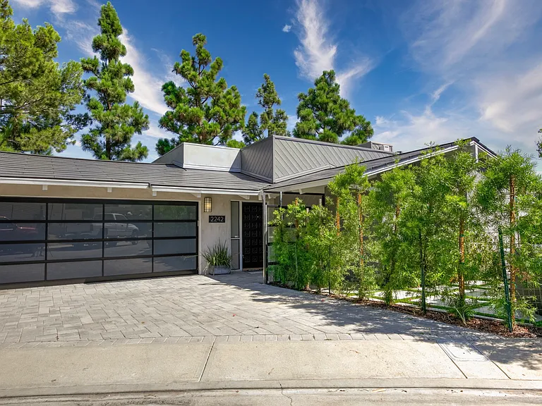 2242 Jeffersonia Way — Photo 43