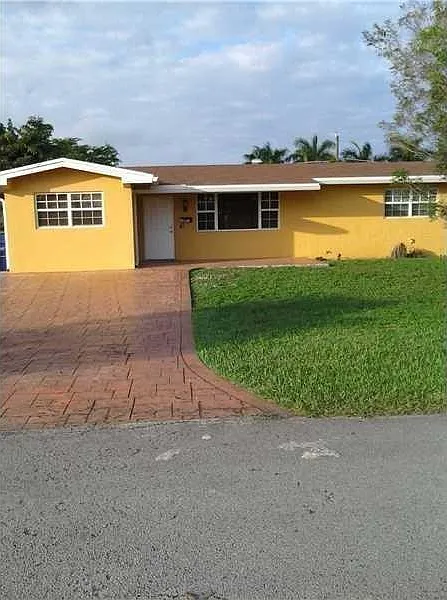 8841 NW 14th St