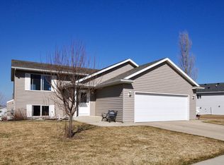 5831 Kingsbury Dr NW, Rochester, MN 55901