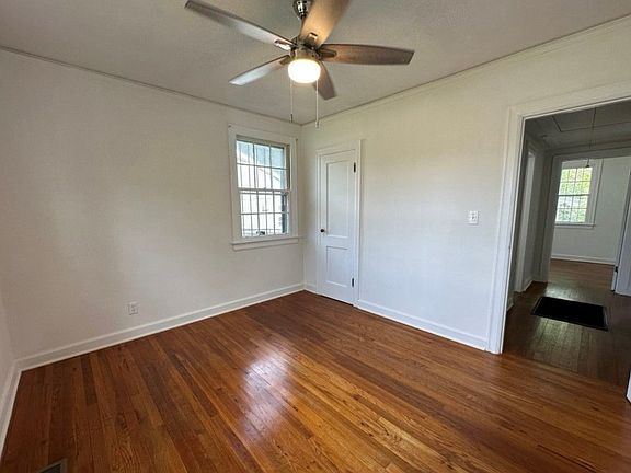 5th image of 2216 McCarter Ave