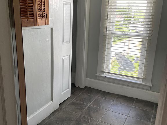 5th image of 535 Wehrle Ave