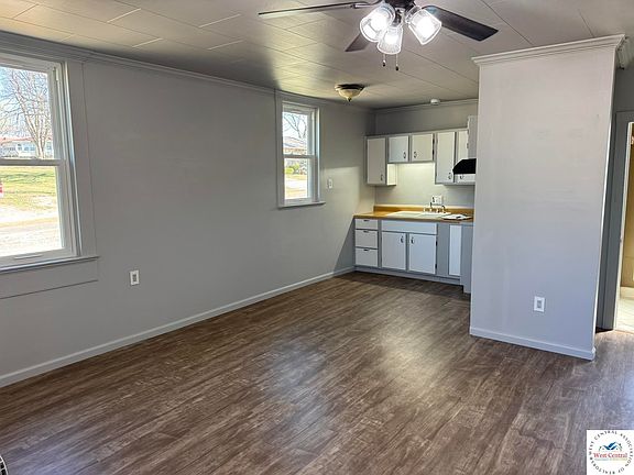 5th image of 402 E Eickhoff St