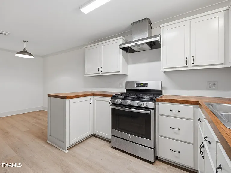 104 Howard Ave — Photo 12