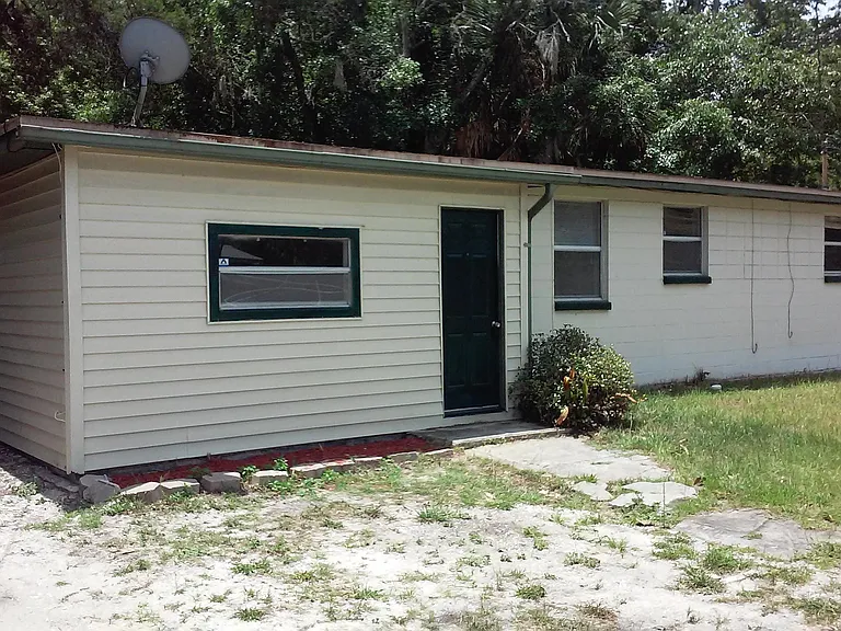 220 Woodside Dr — Photo 1