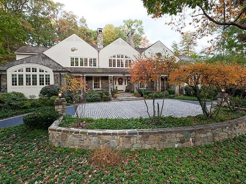 2nd image of 906 Frome Ln