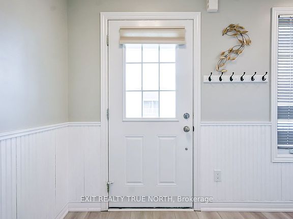 5th image of 8 Sinclair Cres