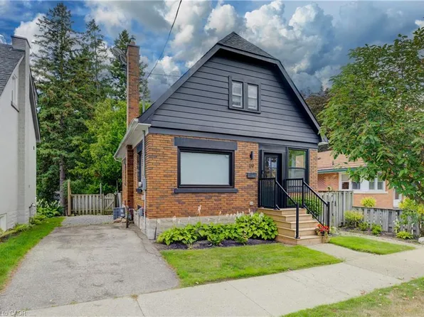 19 Dunbar Rd N, Waterloo, ON N2L 2C8