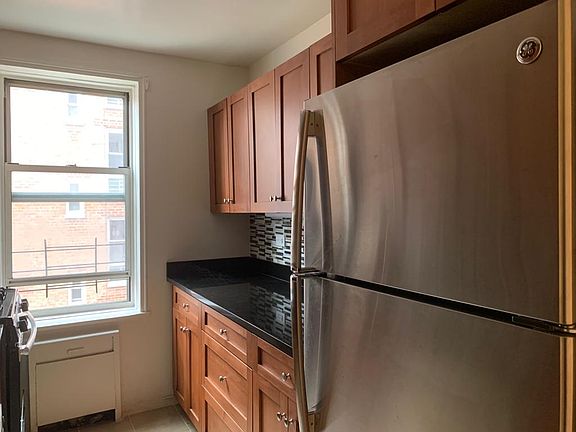 2nd image of 7281 113th St APT 4R