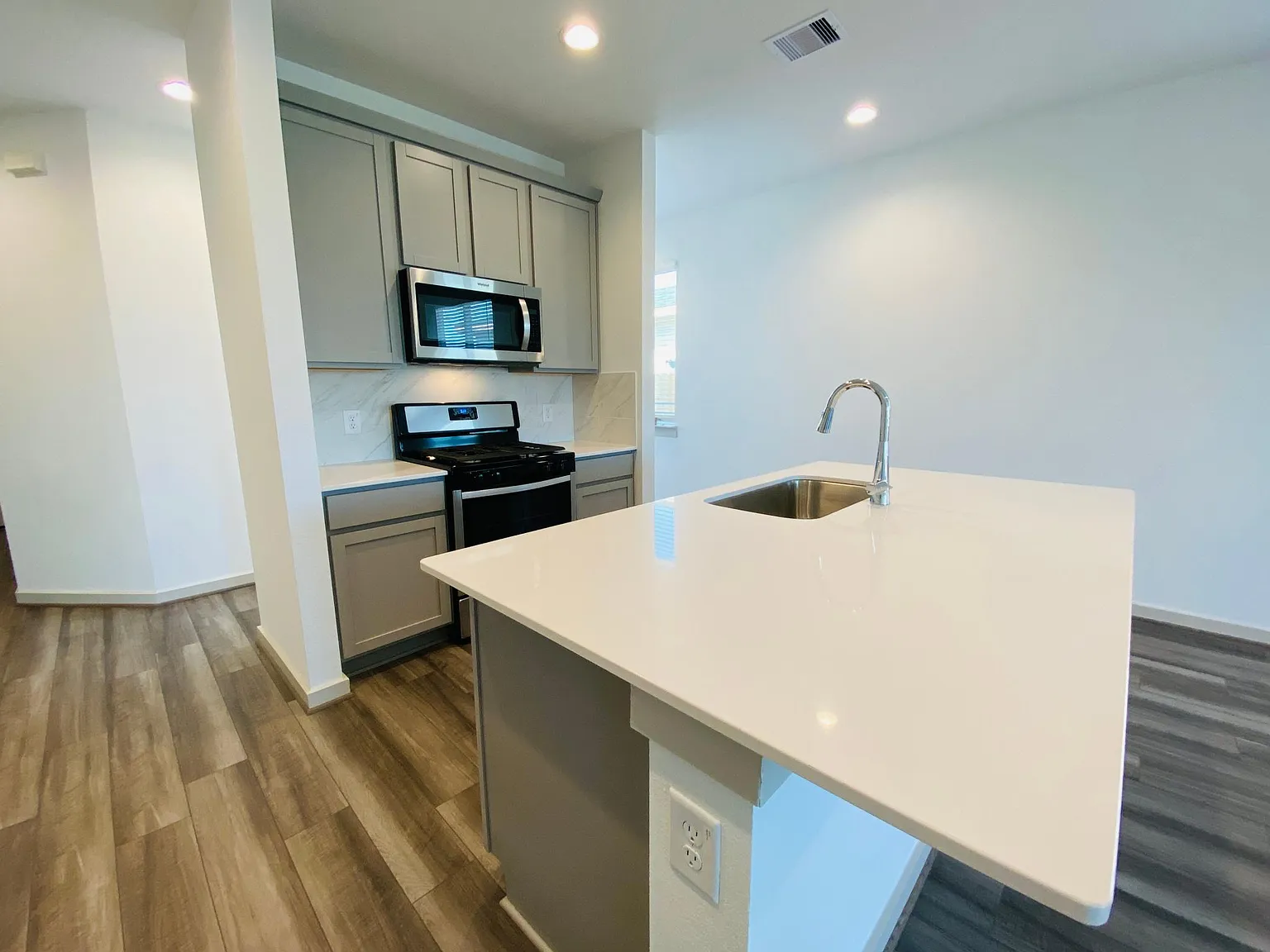 4 bed, 1670 sqft, $2,200 — Photo 4