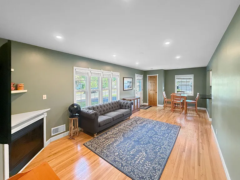 9213 Chicago Ave — Photo 5