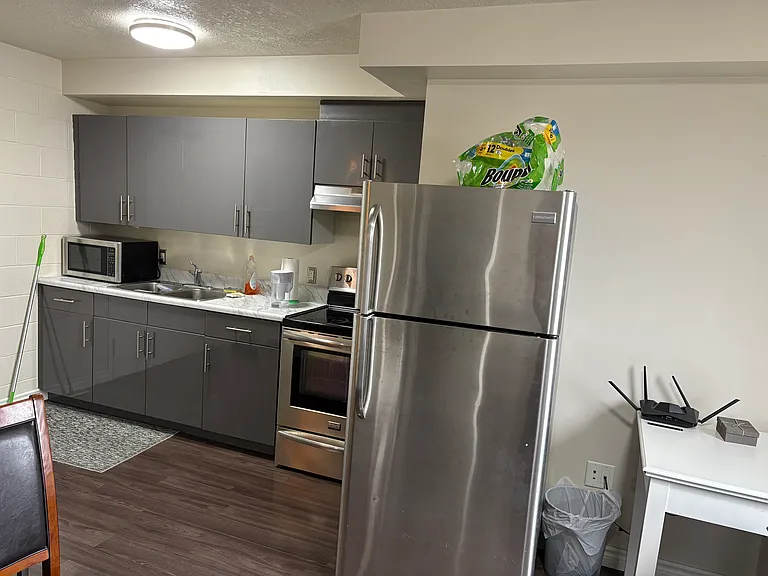 570 King St W #3 — Photo 3
