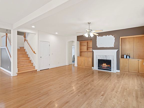 4th image of 4714 211th St SW
