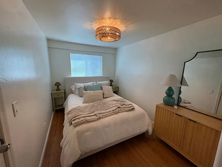 215-221 Lolita St — Photo 11