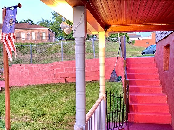 5th image of 411 Rostraver St
