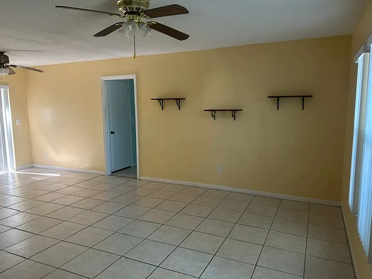 1207 Dinner Bell Ln E — Photo 38