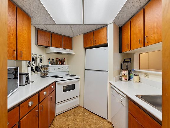 5th image of 2605 Windsor Rd #402-OAK