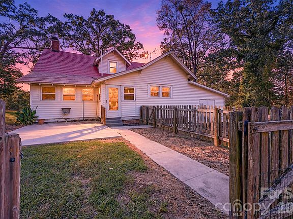 3rd image of 4156 Rocky Springs Rd