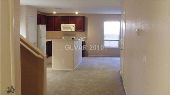 2nd image of 548 Taunton St