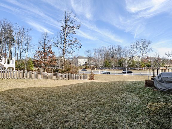 3rd image of 43122 Kingsport Dr