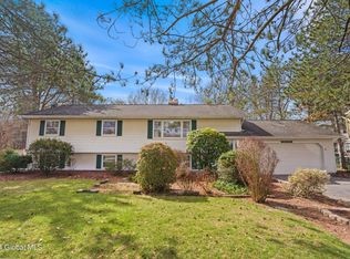 6 Kingswood Dr, Clifton Park, NY 12065