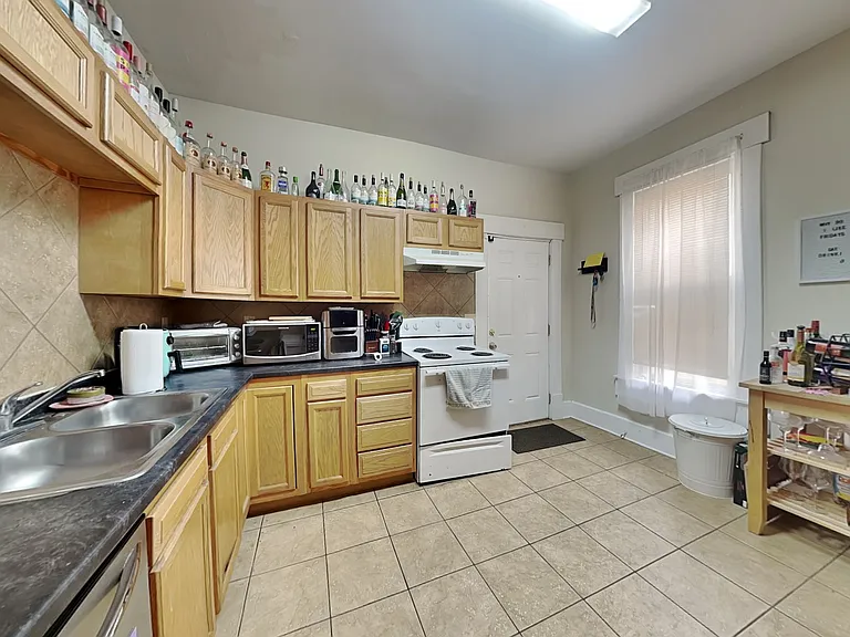 52 Euclid Ave #52 — Photo 4