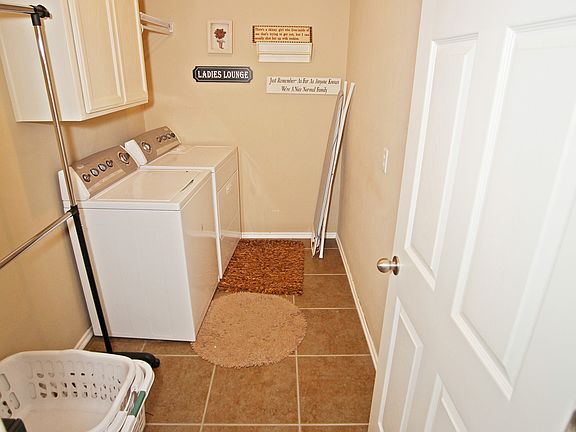 Laundry w/extra storage 