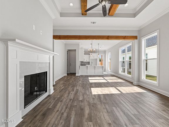 5th image of 501 Flores Ct