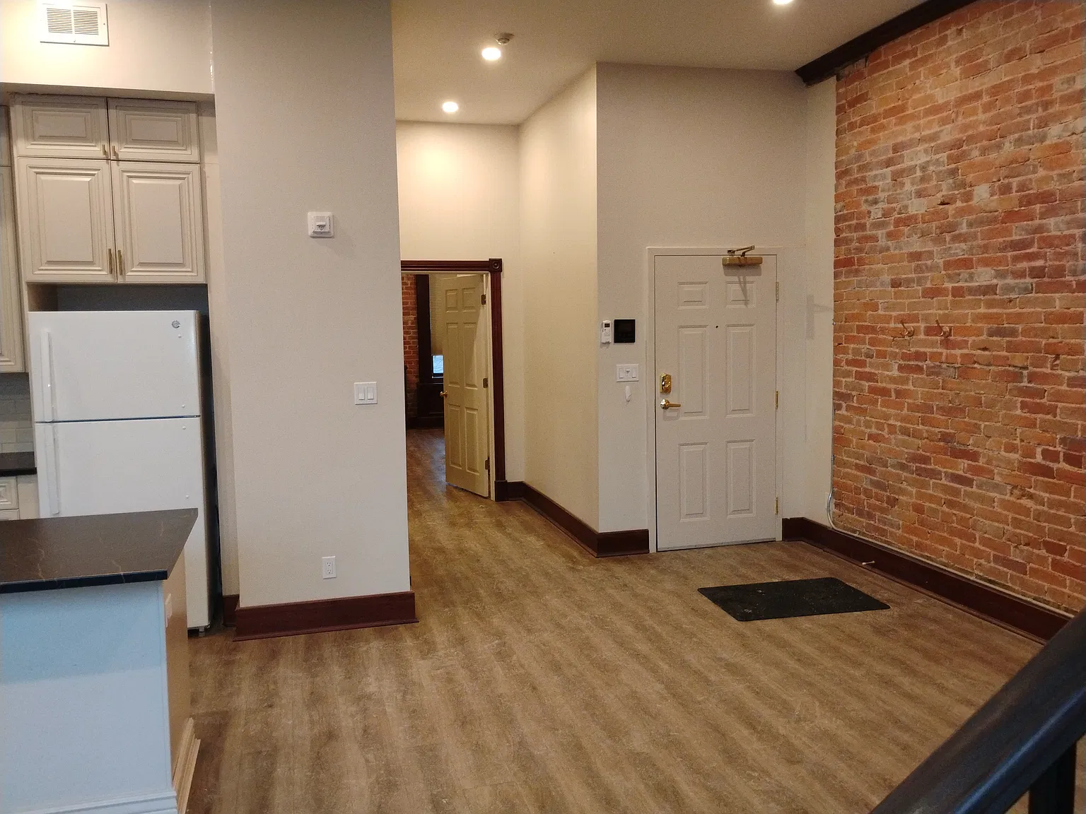 251 Front Street — Photo 4