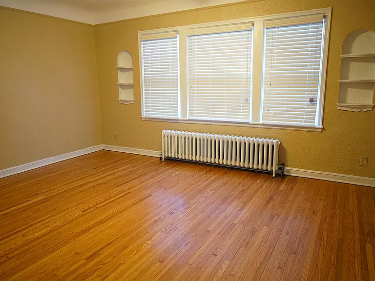 Grand Ave Apartments — Photo 14