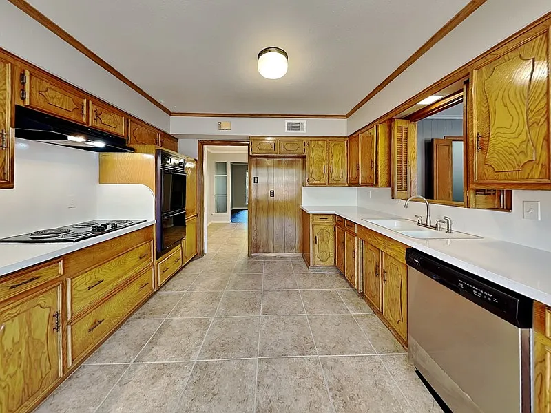 3 bed, 2.5 bath, 2050 sqft, $2,550 — Photo 4