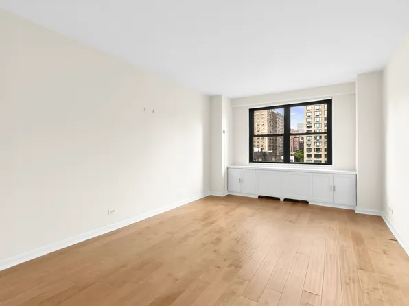245 East 25th Street image 1 of 17