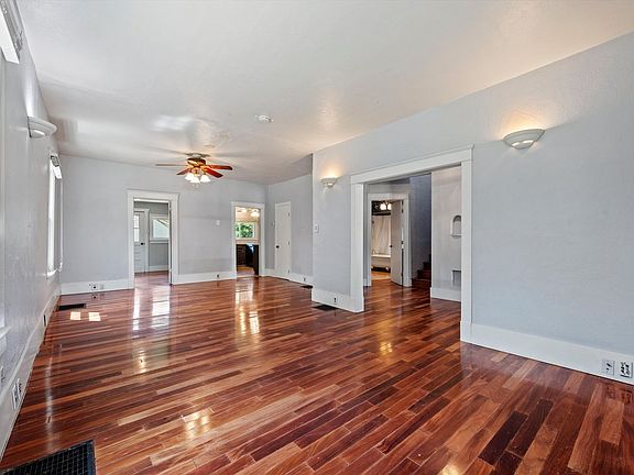 5th image of 3917 S Acoma St
