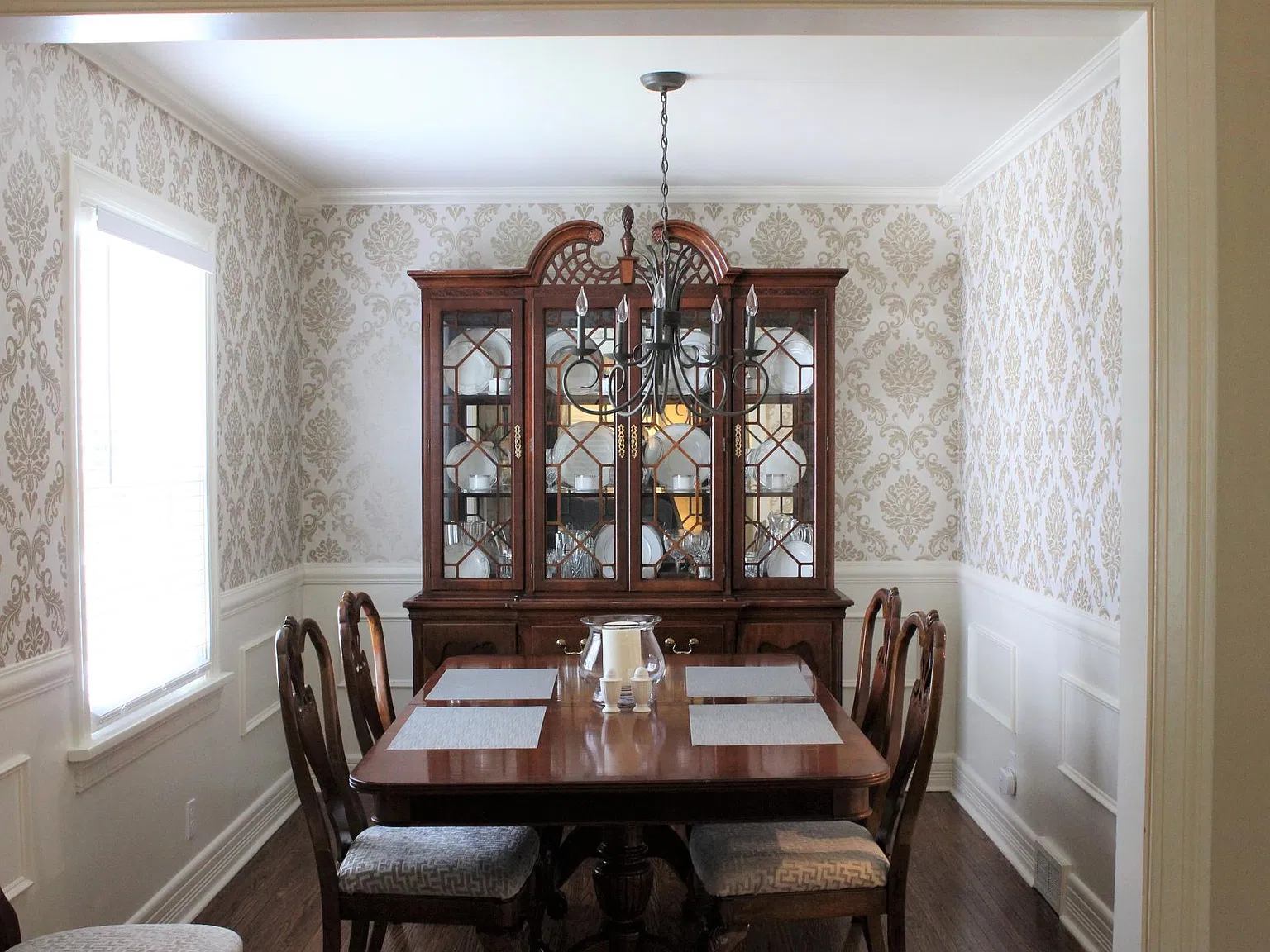 4 bed, 1900 sqft, $2,275 — Photo 4