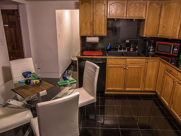 3rd image of 518 Sycamore St SE #1/2